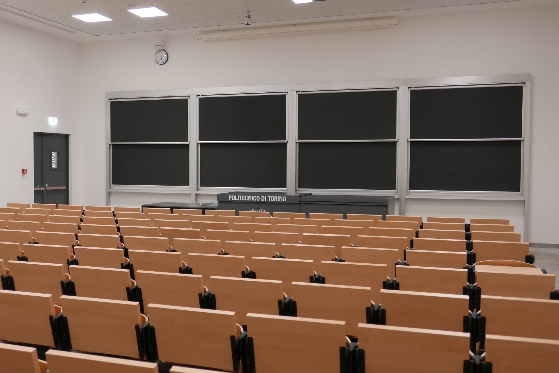 https://www.mit-impianti.it/wp-content/uploads/2021/06/aule_r_5.jpg