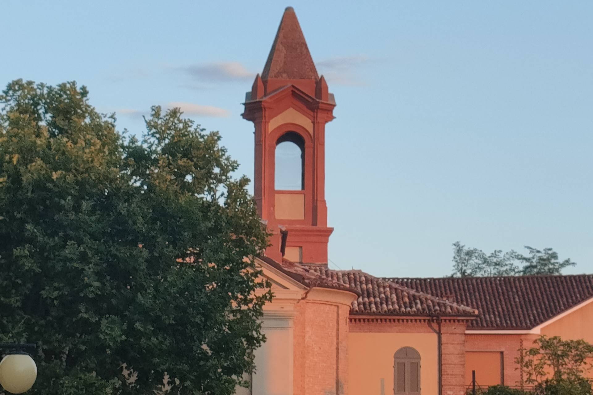https://www.mit-impianti.it/wp-content/uploads/2022/08/barbaresco_7.jpg
